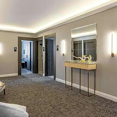 فندق Sistina Old 4*