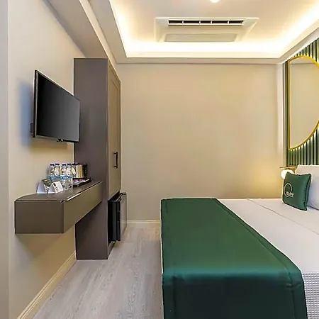 فندق Sistina Old 4*