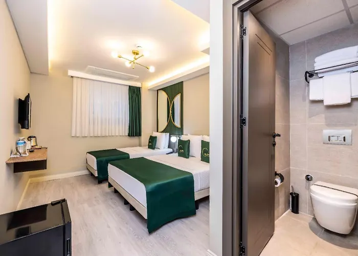 מלון Sistina Old 4*