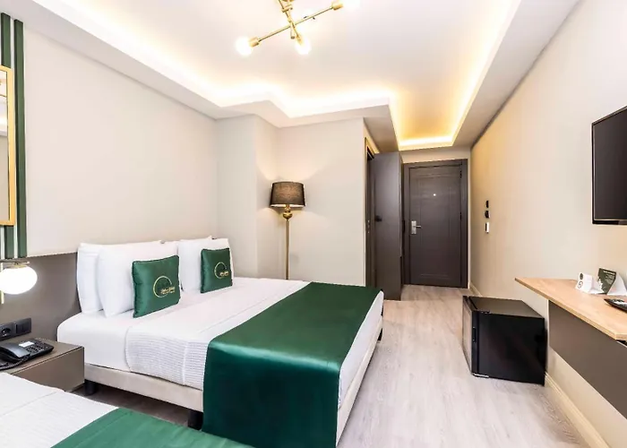 מלון Sistina Old 4*